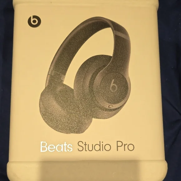 Studio Pro Wireless Headphones - Black